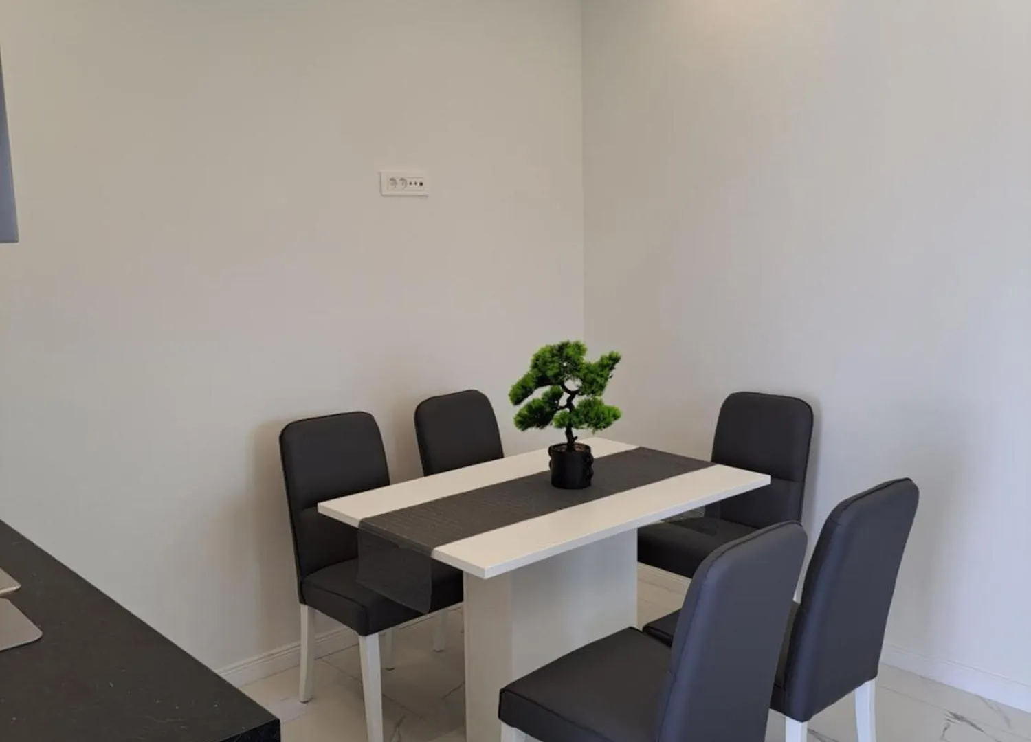 Apartmani Emanuel Nin