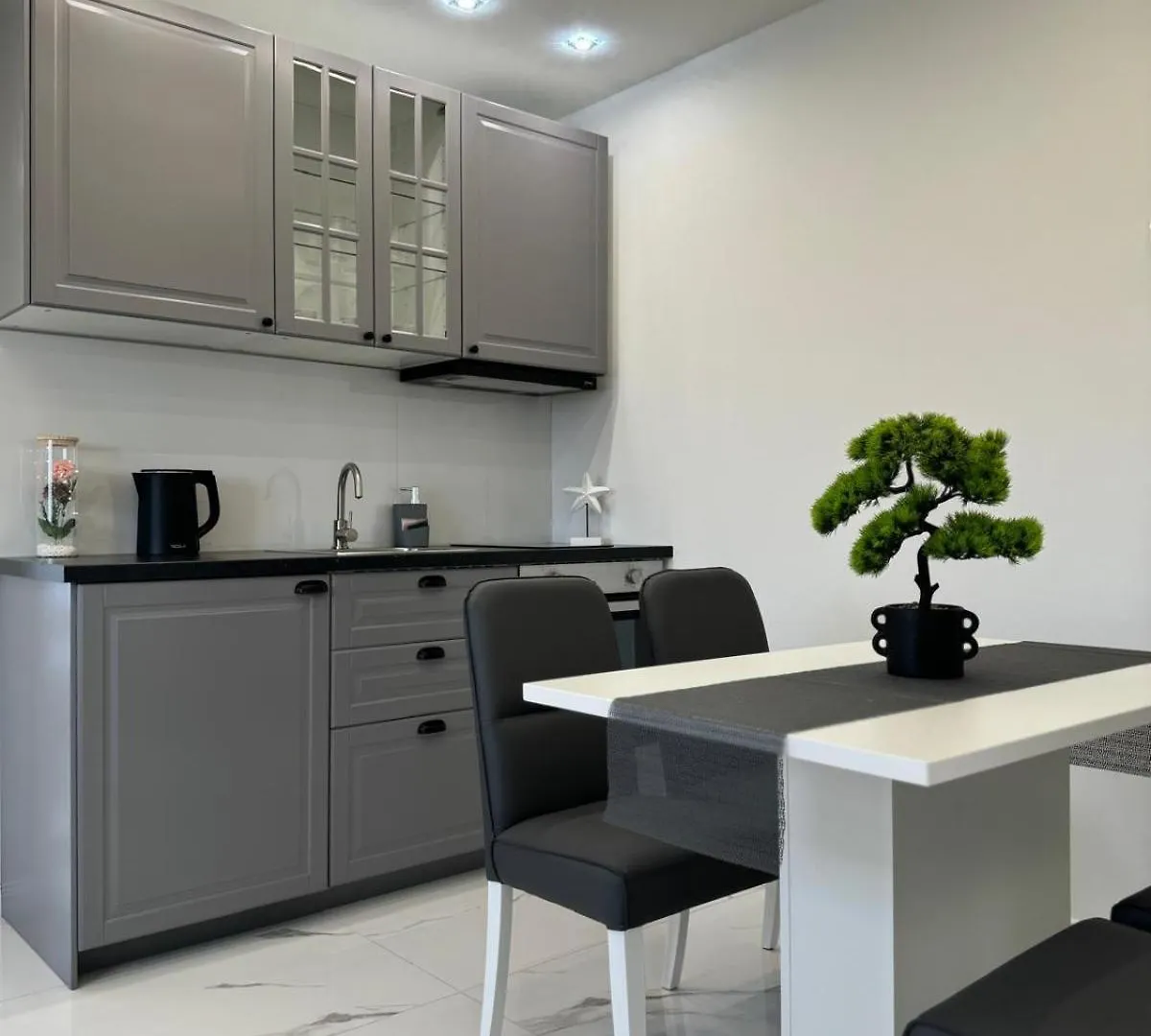 Apartmani Emanuel Nin 0*,